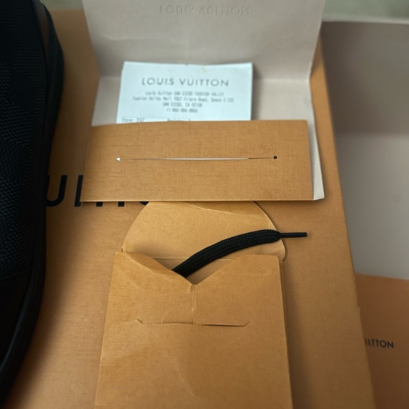 Louis Vuitton Men Offshore Sneaker in Graphite - Picture 6 of 6